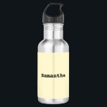 Stilvoll Minimalistischer, schlichter, gelber Pers Edelstahlflasche<br><div class="desc">Diese trendige Wasserflasche aus Edelstahl besticht durch ein elegantes,  minimalistisches Design. Klicken Sie einfach auf "Personalisieren",  um den Namen Ihrer Wahl hinzuzufügen,  und es wird in der Mitte des Designs auf einem hellgelben Hintergrund angezeigt. Sie können das Ergebnis vor dem Auschecken sehen.</div>