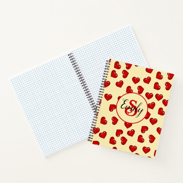 Stilvoll mit Monogramm rotes Herzmuster auf gelb Notizbuch (Innenseite)