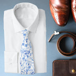 Stilvoll Modernes Blue White Floral Paisley Krawatte<br><div class="desc">Das stilvolle moderne blaue blaue Floral Paisley Botanisches Muster Mens Neck Tie zeichnet sich durch blauen Paisley Blumenmuster aus. Perfekt als Geschenke für ihn zum Geburtstag,  Weihnachten,  Feiertagen,  oder für Papa zum Vatertag und Bestman und Bräutigam für Hochzeiten. Von Evco Studio entworfen www.zazzle.com/store/evcostudio</div>