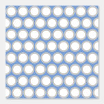 Stilvoll Retro Beachy Blue White Polka Dots Muster Tapete<br><div class="desc">Machen Sie eine kühne Aussage mit diesem stilvollen, auffälligen Wallpaper! Weiße Polka-Punkte mit einer groben Taupe-Grenze wiederholen sich nahtlos auf einem blau unterirdischen Hintergrund, um einen unvergesslichen Look zu schaffen, der gleichzeitig Retro, grafisch und frisch modern ist. Mit dieser abstrakten, kunstvoll gestalteten Tapete aus Pop, die sich perfekt für Ihr...</div>