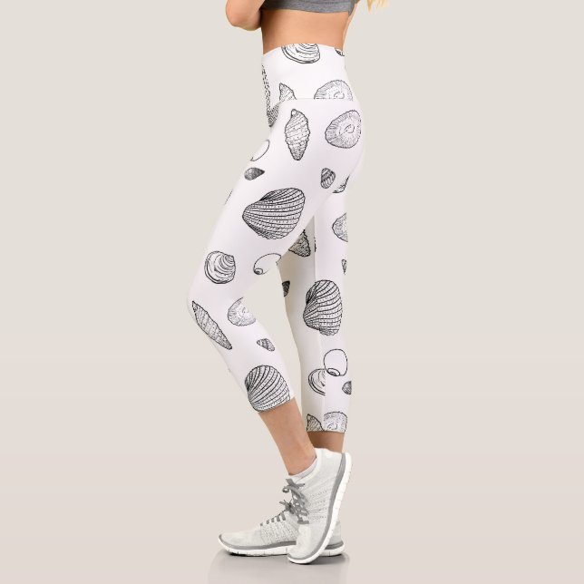 Stilvoll Schwarz-weißes Seashells-Muster Capri Leggings (Links)