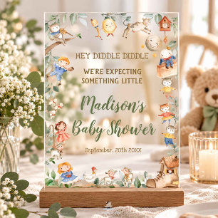 Stilvolle Babyparty-Begrüßung mit Kinderreim und G Acrylschild