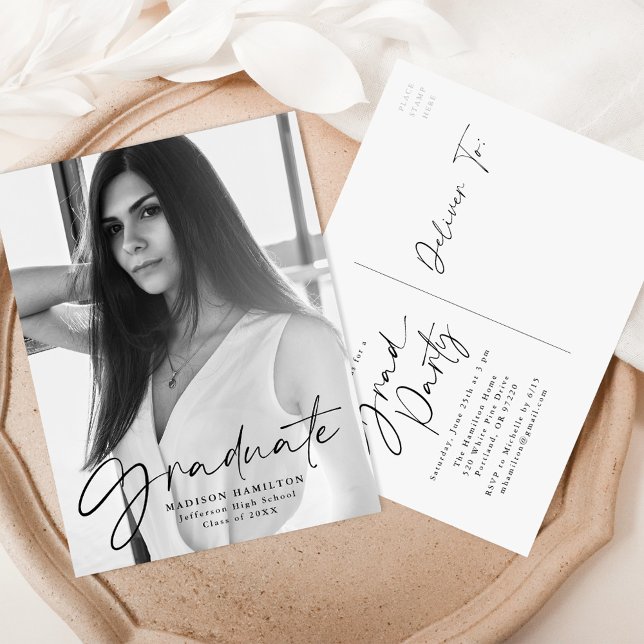 Stilvolle Black Script Foto Graduation Party Einladungspostkarte (Von Creator hochgeladen)