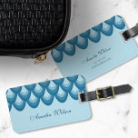 Stilvolle Blaue Teardrop Geometric Travel Tag Gepäckanhänger<br><div class="desc">Bleibe stylish während du mit diesem Gepäckanhänger mit einem einzigartigen geometrischen Teardrop-Muster in Blautönen fährst. Personalisieren Sie dieses Tag mit Ihren Informationen und für weitere Optionen, wie zum Beispiel den Schriftart zu ändern und seine Größe klicken Sie auf die Schaltfläche "Anpassen". *Bitte beachten Sie, dass das Zazzle-Wasserzeichen, das in der...</div>