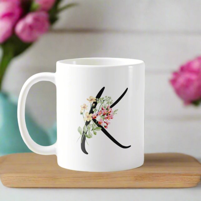 Stilvolle Blumenschrift "K" Typografie Kaffeetasse (Von Creator hochgeladen)