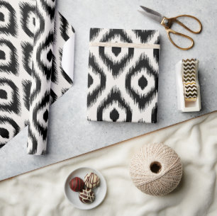Stilvolle Chic Mod Black Ivory Diamond Ikat Muster Geschenkpapier