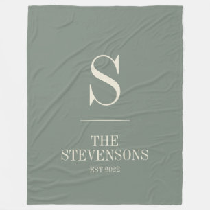 Stilvolle Classic Family Monogram Est Sage Green Fleecedecke