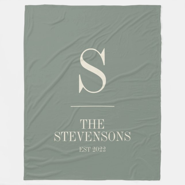 Stilvolle Classic Family Monogram Est Sage Green Fleecedecke (Vorderseite)