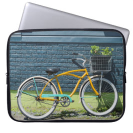Stilvolle Fahrradleaning an der Wand Laptopschutzhülle