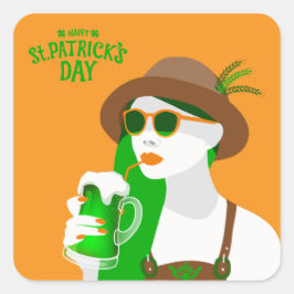 Stilvolle Frau mit grünem Bier - St. Patrick's Day Quadratischer Aufkleber