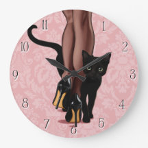 Stilvolle Frau und schwarze Katze