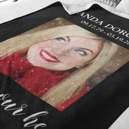 Stilvolle Gedenkfeier für das Schwarze Foto Fleecedecke