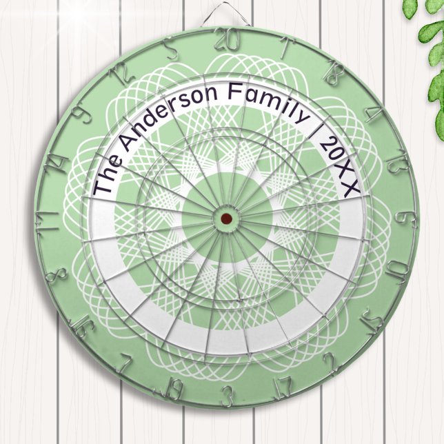 Stilvolle geometrische Linie Art Green White Indiv Dartscheibe (A stylish dartboard in fresh light green, with a geometric pattern formed of curved lines)