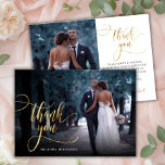 Stilvolle Gold Script 2 Foto Wedding Dankeschön Ca Dankeskarte<br><div class="desc">Modernes elegantes Boho Chic Gold Kalligrafie Script Wedding 2 Foto Vielen Dank. Stilvolle Hochzeit danke Ihnen Vorlage mit einem vollen vertikalen Foto auf der Vorderseite mit dem Text "Danke" in einer skurrilen Wirblen Hand Schrift Schriftzug Swash Schwanz Schriftart Overlay auf dem Bild und eine Rückseite ein (1) Foto und vorgefertigte...</div>