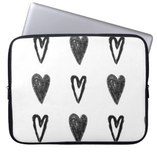 Stilvolle Grafik nahtlos Muster mit Herzen. Blac Laptopschutzhülle