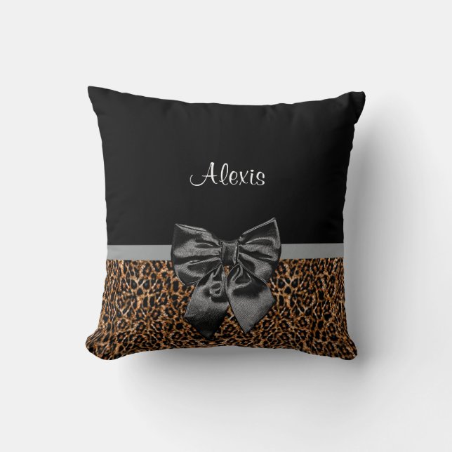 Stilvolle Leopard Print Elegant Black Bow und Name Kissen (Vorderseite)
