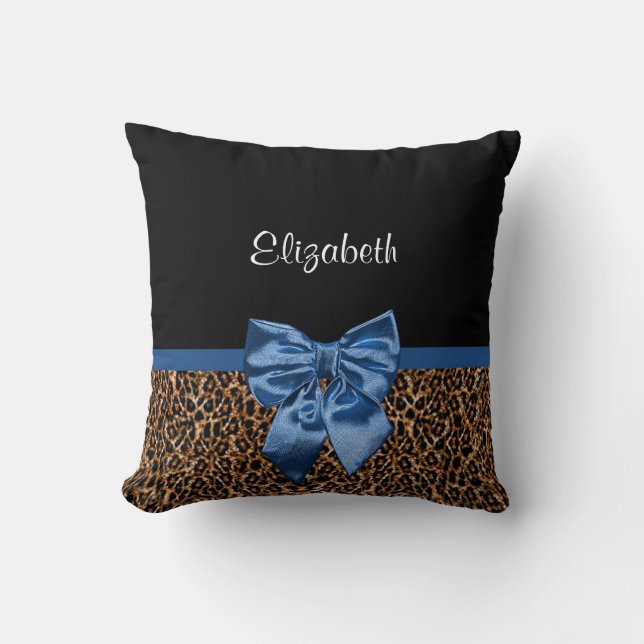 Stilvolle Leopard Print Elegant Blue Bow und Name Kissen (Vorderseite)