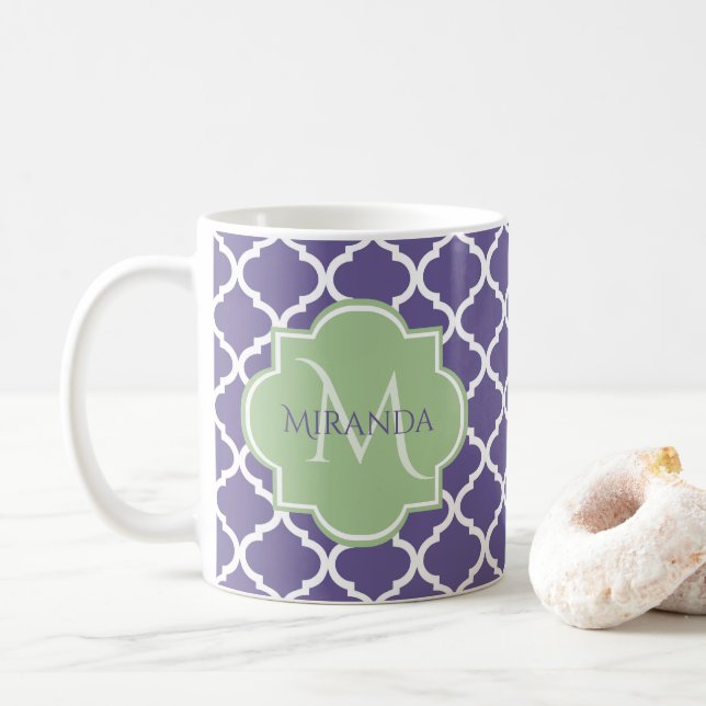 Stilvolle Lila Quatrefolie und Green Monogram bene Tasse (Mit Donut)
