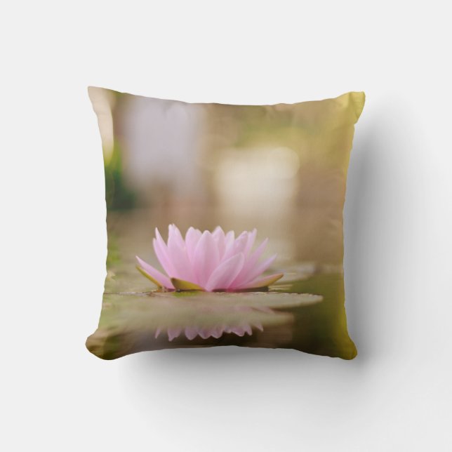 Stilvolle Lotus Blume Landschaft, Zen Kissen (Vorderseite)