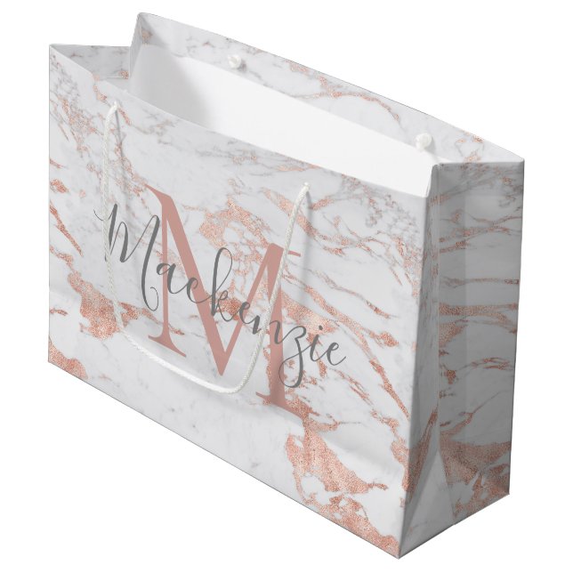 Stilvolle Marmor- und Rose-Gold-Foil-Monogramm Große Geschenktüte (Vorderseite Schrägansicht)