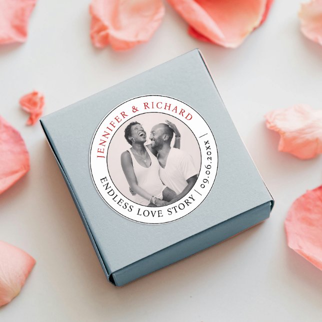 Stilvolle Minimal Foto Red White Liebe Name Weddin Runder Aufkleber (Von Creator hochgeladen)