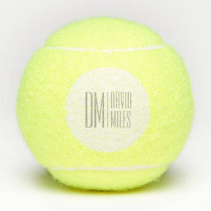 Stilvolle Minimal- und moderne Gray-Initials & Nam Tennisbälle