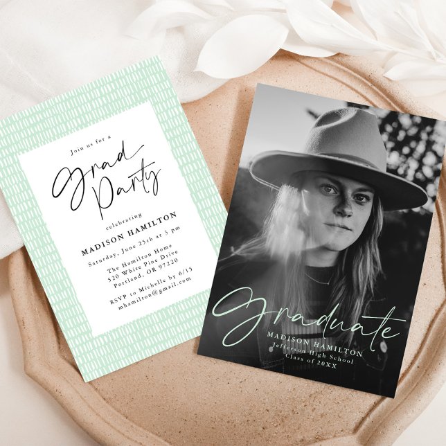 Stilvolle Mint Green Script Foto Graduation Party Einladung (Von Creator hochgeladen)