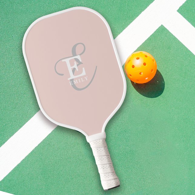 Stilvolle moderne Monogram Typografie Rosa Pickleball Schläger (Personalize with your name and monogram initial.)