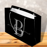Stilvolle Monogram Initial Script Modernes Schwarz Große Geschenktüte<br><div class="desc">Girly Stylish Moderne elegante Schwarz und Gray Monogram Initial Name Script Custom Personalisiert Gift Bag. Dieses Design mit einem Vornamen in einer hübschen Hand Schwanz-Swash-Schriftart Kalligraphie (oder Typografie) mit Monogramm initiale in grau und weiß auf schwarzem Hintergrund. Einfach zu anpassen. Diese feminine Geschenktasche eignet sich hervorragend für die Hauswärmung, auch...</div>