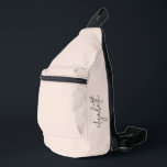 Stilvolle Monogram Moderne Minimalistisch Crossbody Bag<br><div class="desc">Erstellen Sie eine Tragetasche mit Ihrem Namen senkrecht nach oben in einem einfachen,  stilvollen Skript auf einem rot rosa Hintergrund. Perfekt für sich selbst oder Geschenk für jeden Anlass.</div>