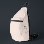 Stilvolle Monogram Moderne Minimalistisch Crossbody Bag<br><div class="desc">Erstellen Sie eine Tragetasche mit Ihrem Namen senkrecht nach oben in einem einfachen,  stilvollen Skript auf einem rot rosa Hintergrund. Perfekt für sich selbst oder Geschenk für jeden Anlass.</div>