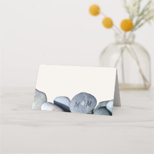 Stilvolle Monogram, Moderne rustikale Kies Wedding Platzkarte