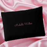 Stilvolle Pink & Black Script Typografie für sie Zubehörtasche<br><div class="desc">Stilvolle Pink- und Schwarz-Script-Typografie für ihren Accessoires-Pouch</div>