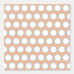 Stilvolle Retro Peach White Polka Dots Muster Tapete<br><div class="desc">Machen Sie eine kühne Aussage mit diesem stilvollen, auffälligen Wallpaper! Weiße Polka-Punkte mit einer groben Taupe-Grenze wiederholen sich nahtlos auf einem weichen pfirsichfarbenen Hintergrund, um einen unvergesslichen Look zu schaffen, der gleichzeitig Retro, Grafik und frisch modern ist. Mit dieser abstrakten, kunstvoll gestalteten Tapete aus Pop, die sich perfekt für Ihr...</div>