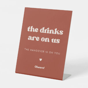 Stilvolle Retro Terracotta Drinks sind auf uns. Sockelschild