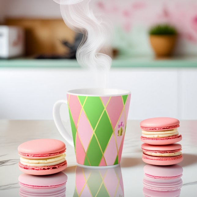 Stilvolle Rosa und Grüne Raute Mit Monogramm Milchtasse (Stylish Pink and Green Argyle Monogrammed Latte Mug )