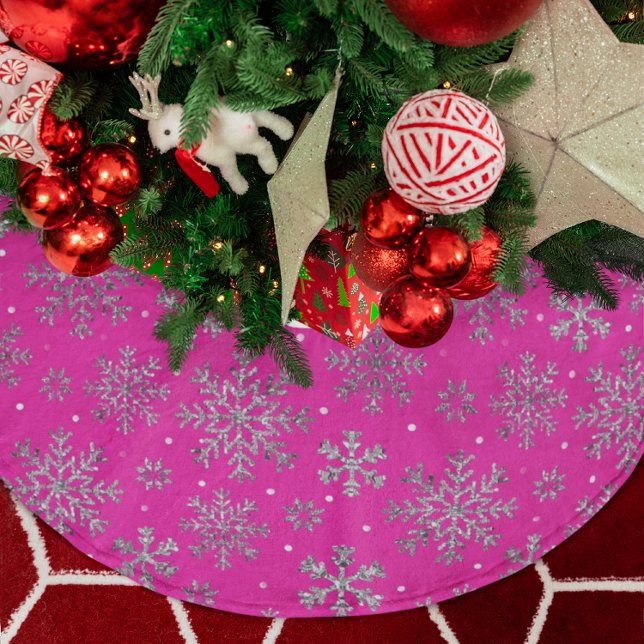 Stilvolle Rosa Weihnachten mit eleganten Schneeflo Polyester Weihnachtsbaumdecke (Von Creator hochgeladen)