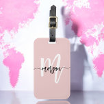 Stilvolle Rosa World Traveller Monogram Name Gepäckanhänger<br><div class="desc">Reisen Sie stilvoll mit dem stilvollen rosa World Traveller Monogram Name Luggage Tag. Dieses schicke Accessoire eignet sich hervorragend, um Ihrem Gepäck eine persönliche Touch hinzuzufügen. Freuen Sie sich auf ein modernes rosa Design mit einem individuell anpassbaren Monogramm. Dieses Gepäckanhänger wurde aus langlebigen Materialien gefertigt und ist so gebaut, dass...</div>