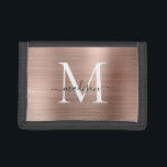 Stilvolle Rose Gold Brushed Metal Monogram Script Tri-fold Geldbeutel<br><div class="desc">Stilvolle Rose Gold Brushed Metal Monogram Script Trifold Wallet</div>