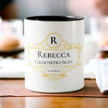 Stilvolle Schwarz/Gold Vintage Groomswoman Zweifarbige Tasse<br><div class="desc">Dieses stilvolle Vintage Kaffeemaschinendesign in Schwarz und Gold zeichnet sich durch typografische Initial-,  Name- und Datumsangaben aus,  um ein minimalistisches Gefühl zu schaffen,  das leicht personalisiert werden kann.</div>