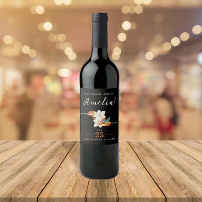 Stilvolle Schwarz-Weiß-Lilie Retro-Reifenblume Weinetikett (Von Creator hochgeladen)