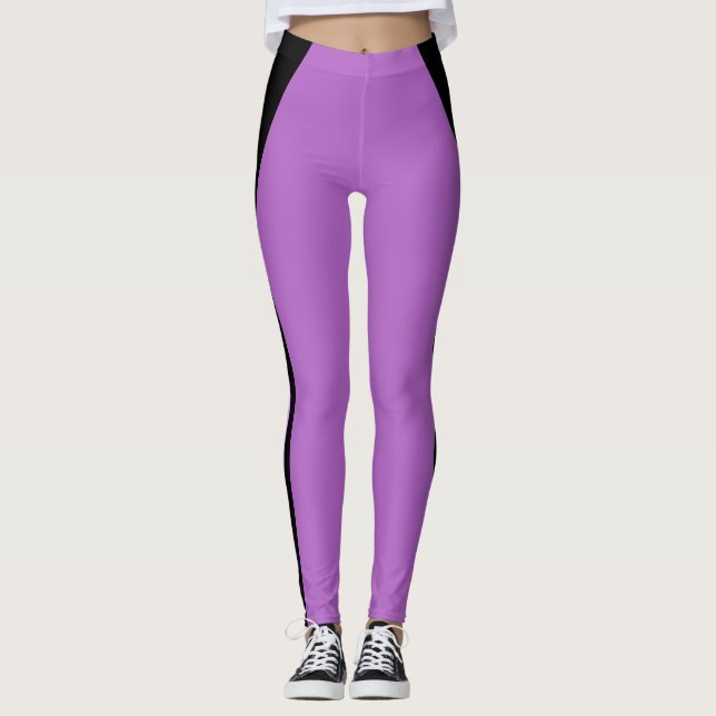 Stilvolle Schwarze Streifen auf violetten Leggings (Vorderseite)