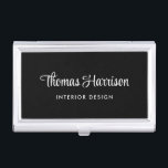 Stilvolle Script Monogram Black Visitenkarten Dose<br><div class="desc">Moderne,  berufliche schwarze Visitenkartenkoffer,  die Ihren Namen mit Monogramm in einem stilvollen,  weißen Drehbuch und Ihren Titel in einem schlichten,  weißen Schriftzeichen darstellt.</div>