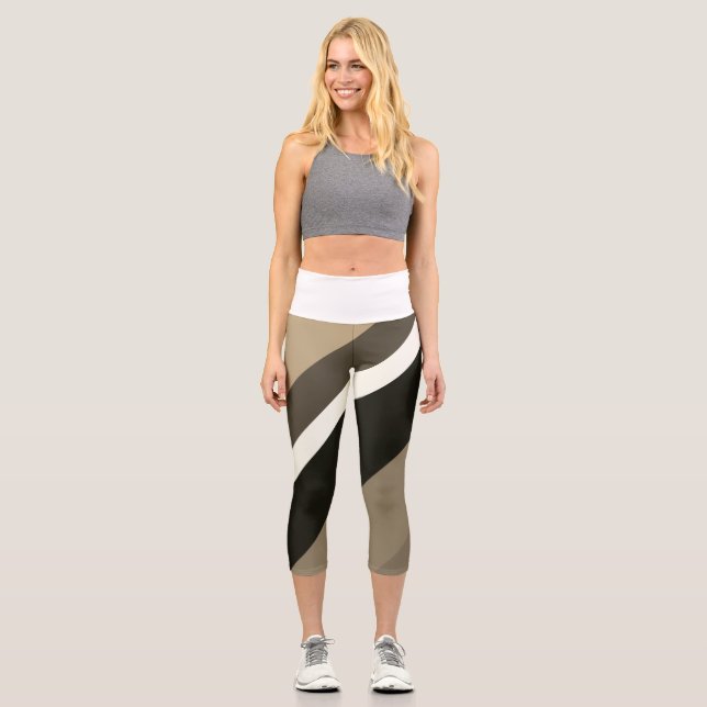 Stilvolle Sepia Monochrome Diagonal Bands Capri Leggings (Vorderseite)