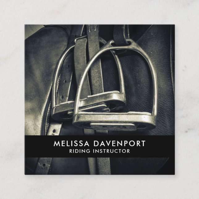 Stilvolle Silver Stirrups auf English Riding Saddl Quadratische Visitenkarte (Vorderseite)