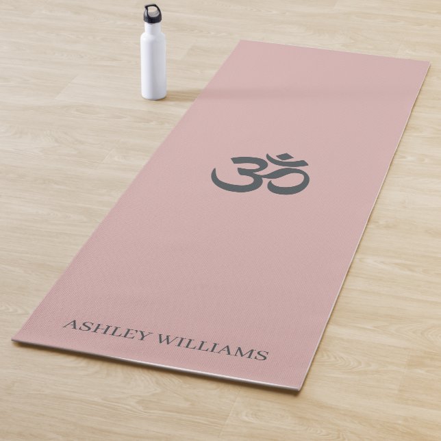 Stilvolle Skriptbezeichnung Om Symbol Silver Pink Yogamatte (Beispiel)