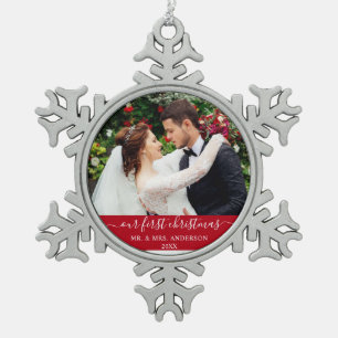 Stilvolle Skripte Unser erstes Weihnachtsrot Schneeflocken Zinn-Ornament