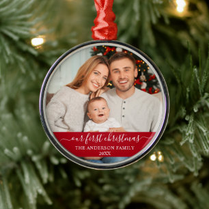 Stilvolle Skripte Unsere erste Weihnachtsfamilie R Ornament Aus Metall