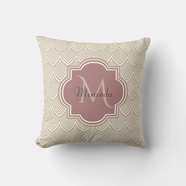 Stilvolle Tan Arched Scallops Mauve Monogram Name Kissen (Vorderseite)