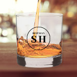 Stilvolle Trauzeuge Vorschlag Personalisierte Init Whiskyglas<br><div class="desc">Suchen Sie eine einzigartige Möglichkeit, Ihren Freund zu Ihrem Trauzeuge fragen? Karo aus unserer personalisierten Whisky Brille! Fügen Sie Initialen, Datum und Rolle hinzu, um ein wirklich besonderes Geschenk zu schaffen. Unser stilvolles, klassisches und minimalistisches Design ist perfekt für jedes Hochzeitsthema. Diese Brillen ergänzen jedes Trauzeuge Geschenk. Ihr Freund wird...</div>